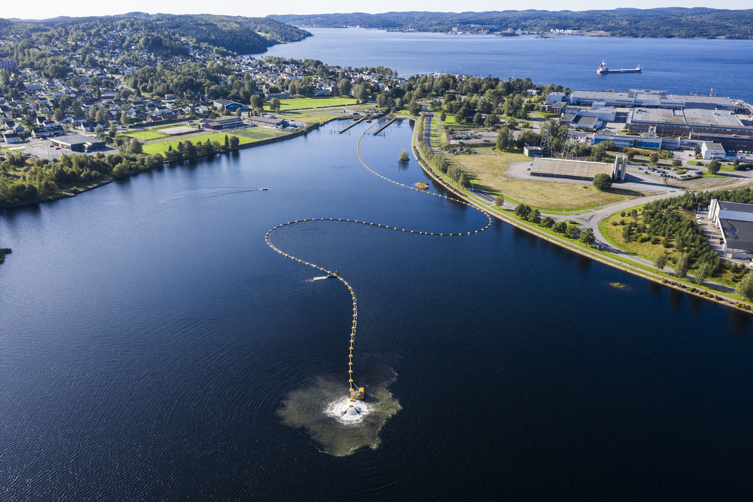 Luftfoto av drone og kabel