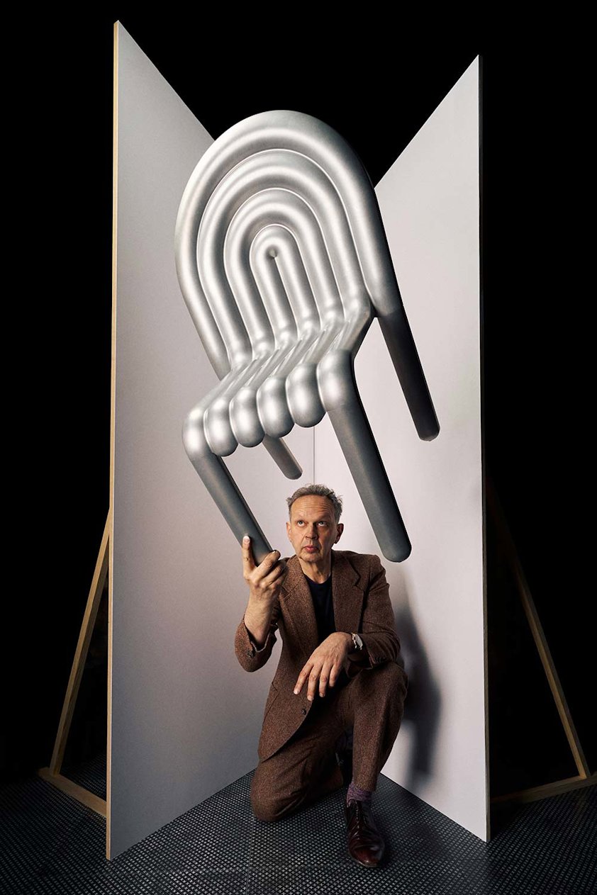 Tom Dixon ama lavorare con l'alluminio grazie alle sue infinite possibilità di progettazione. Foto: Tom Dixon Studio