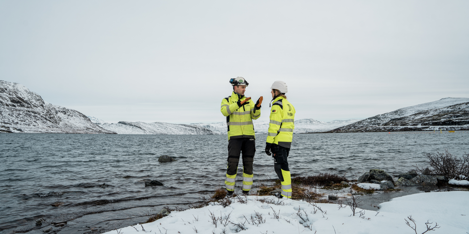Ansatte i Hydro Energi ved Tyinsjøen i Årdal kommune