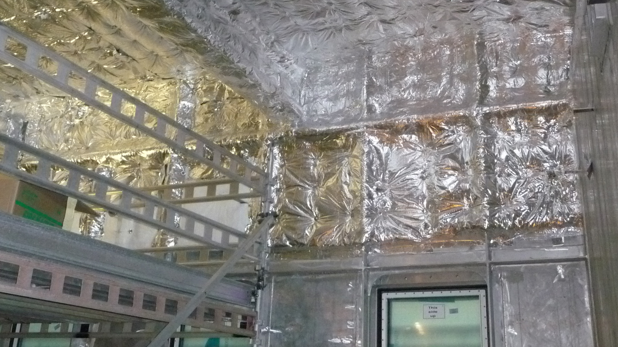 Fire protection system on an aluminium grid